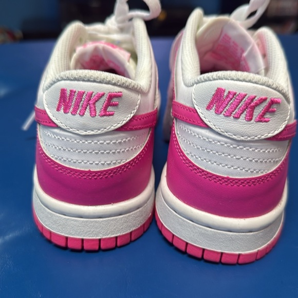 Nike Dunk Low GS Laser Fuchsia size 4y - Picture 4 of 6